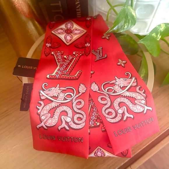NWT Louis Vuitton Lunar New Year Dragon LV Red BB Bandeau 100% Silk Scarf 3x47” - Picture 1 of 13